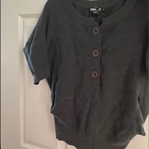 Gray short sleeved sweater